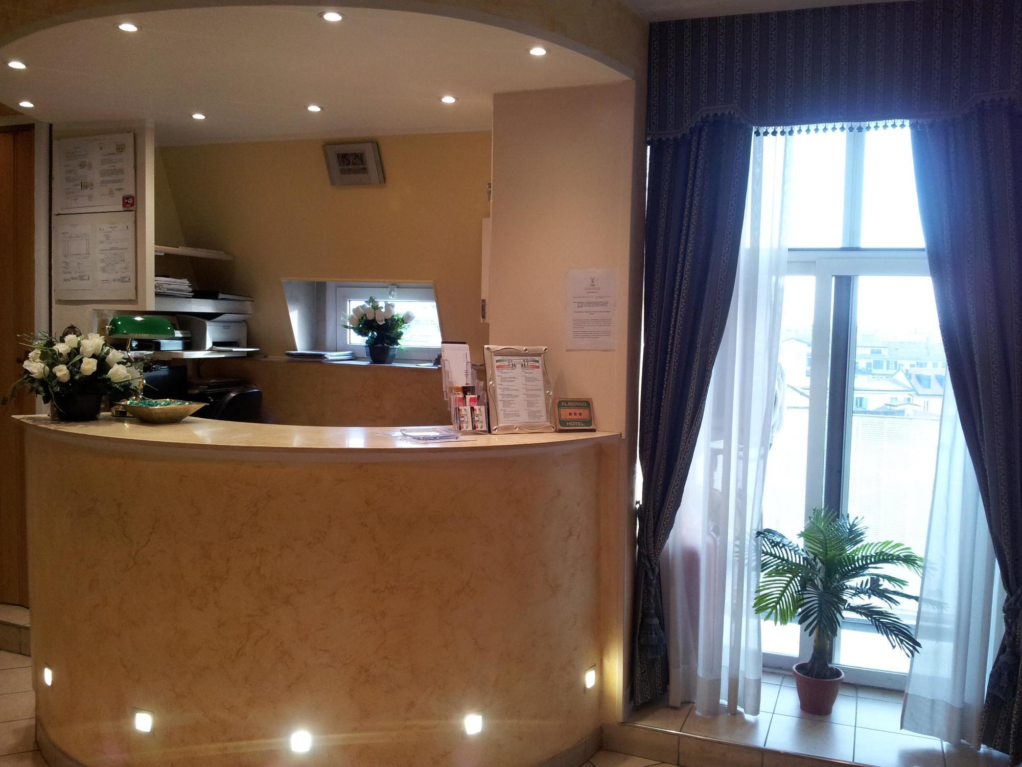Hotel Arco Romana Milan Exterior photo